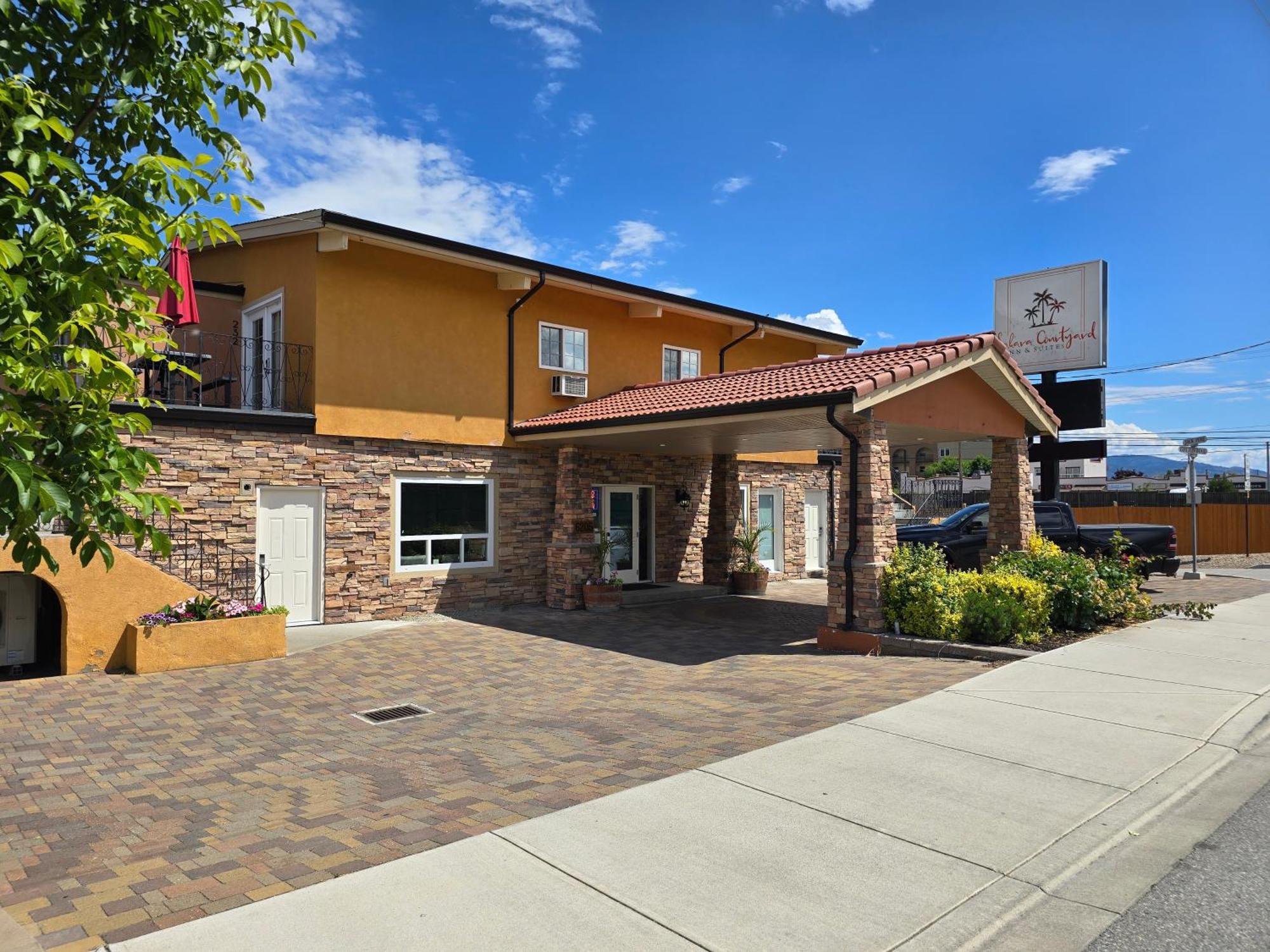 Sahara Courtyard Inn & Suites 오소유스 외부 사진