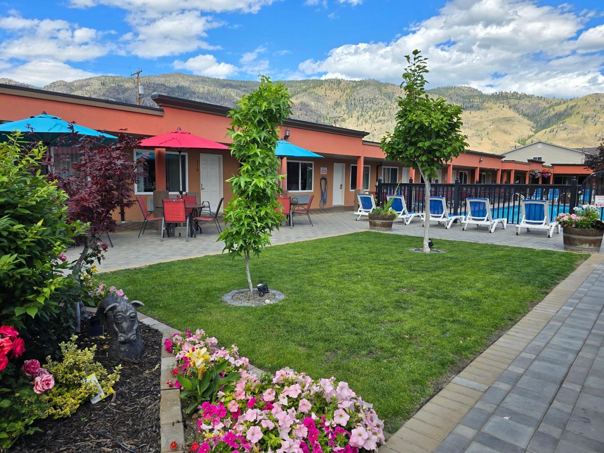 Sahara Courtyard Inn & Suites 오소유스 외부 사진