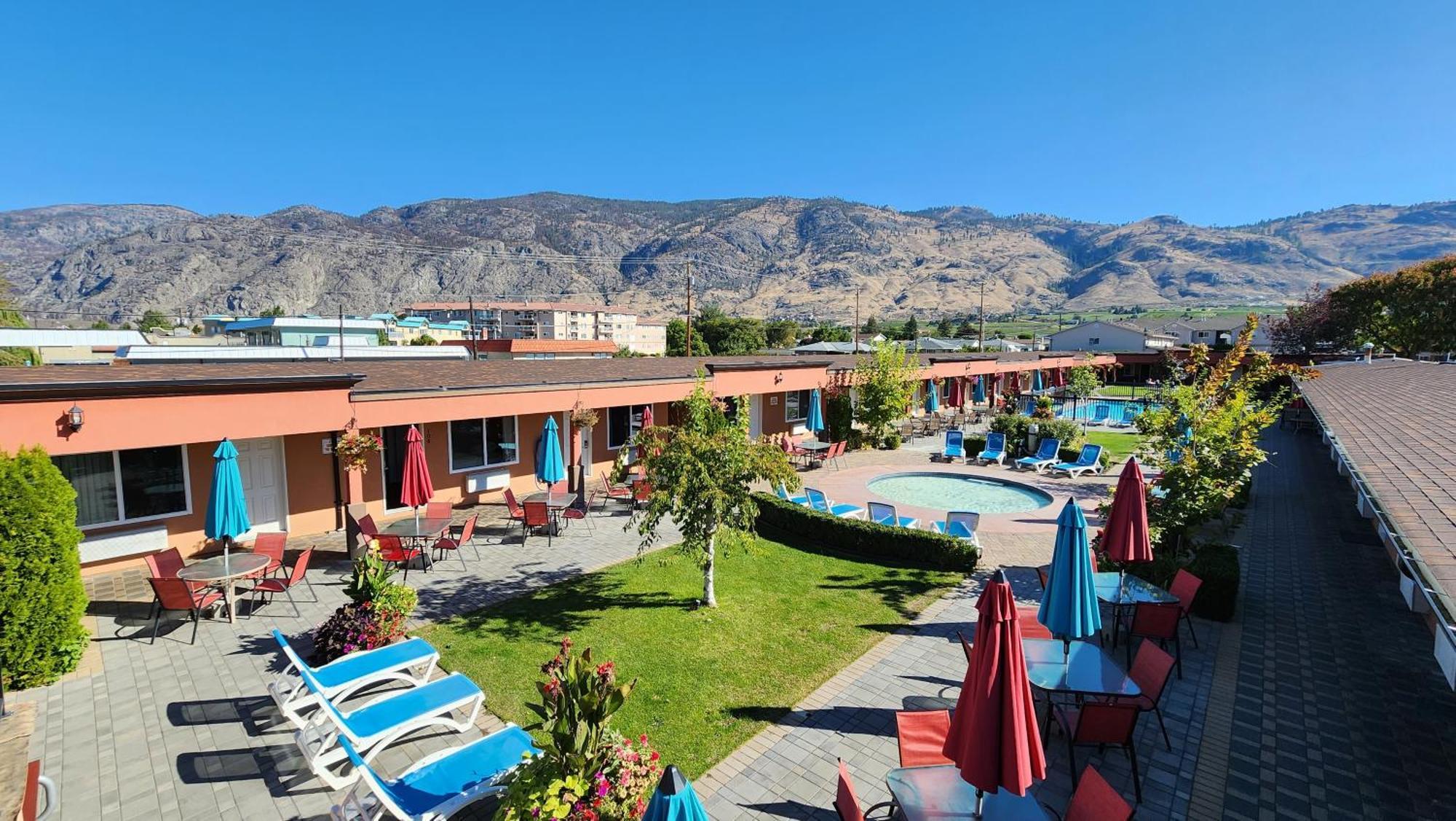 Sahara Courtyard Inn & Suites 오소유스 외부 사진