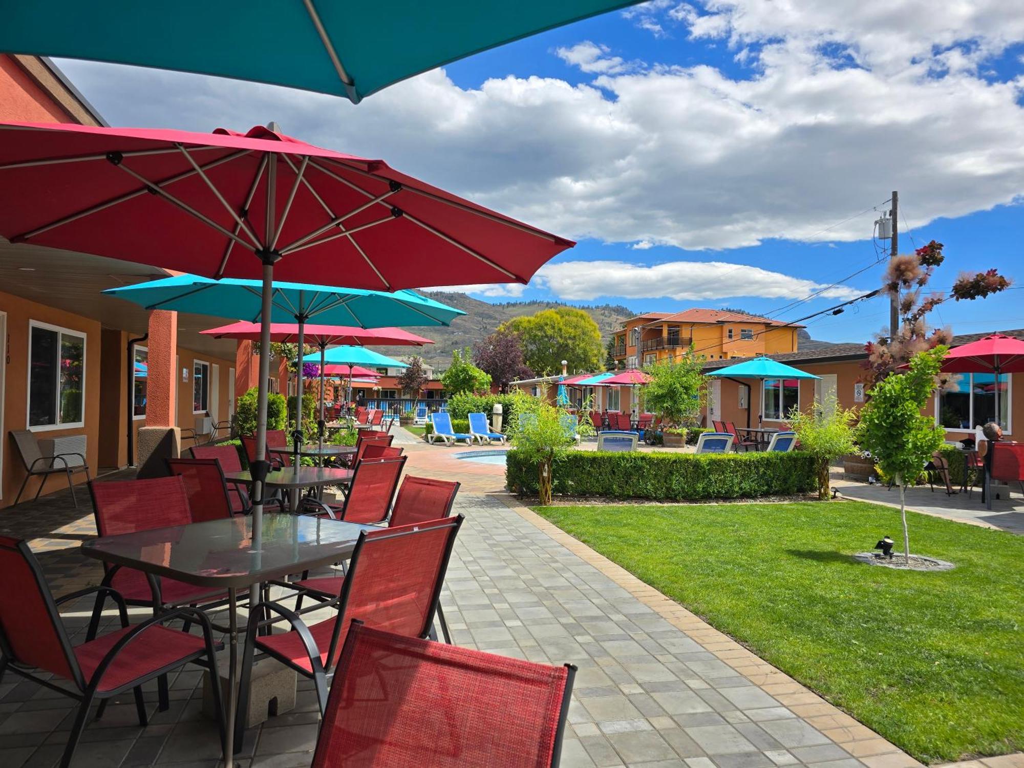 Sahara Courtyard Inn & Suites 오소유스 외부 사진