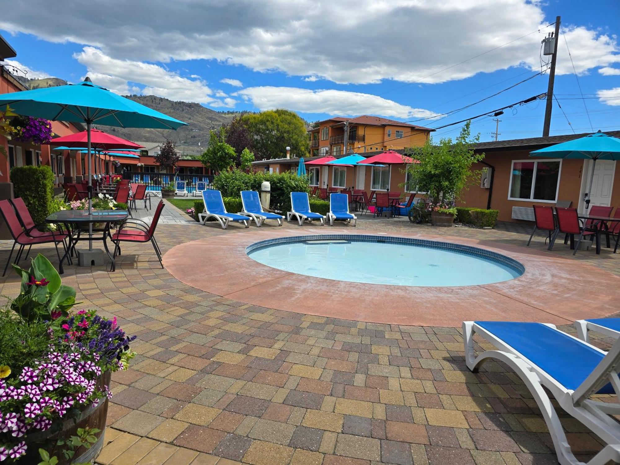 Sahara Courtyard Inn & Suites 오소유스 외부 사진