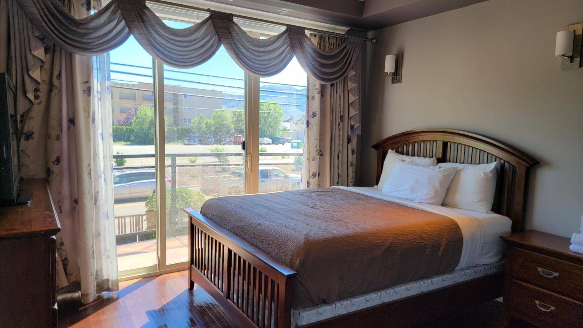 Sahara Courtyard Inn & Suites 오소유스 외부 사진