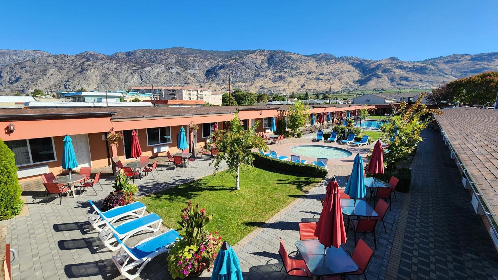 Sahara Courtyard Inn & Suites 오소유스 외부 사진