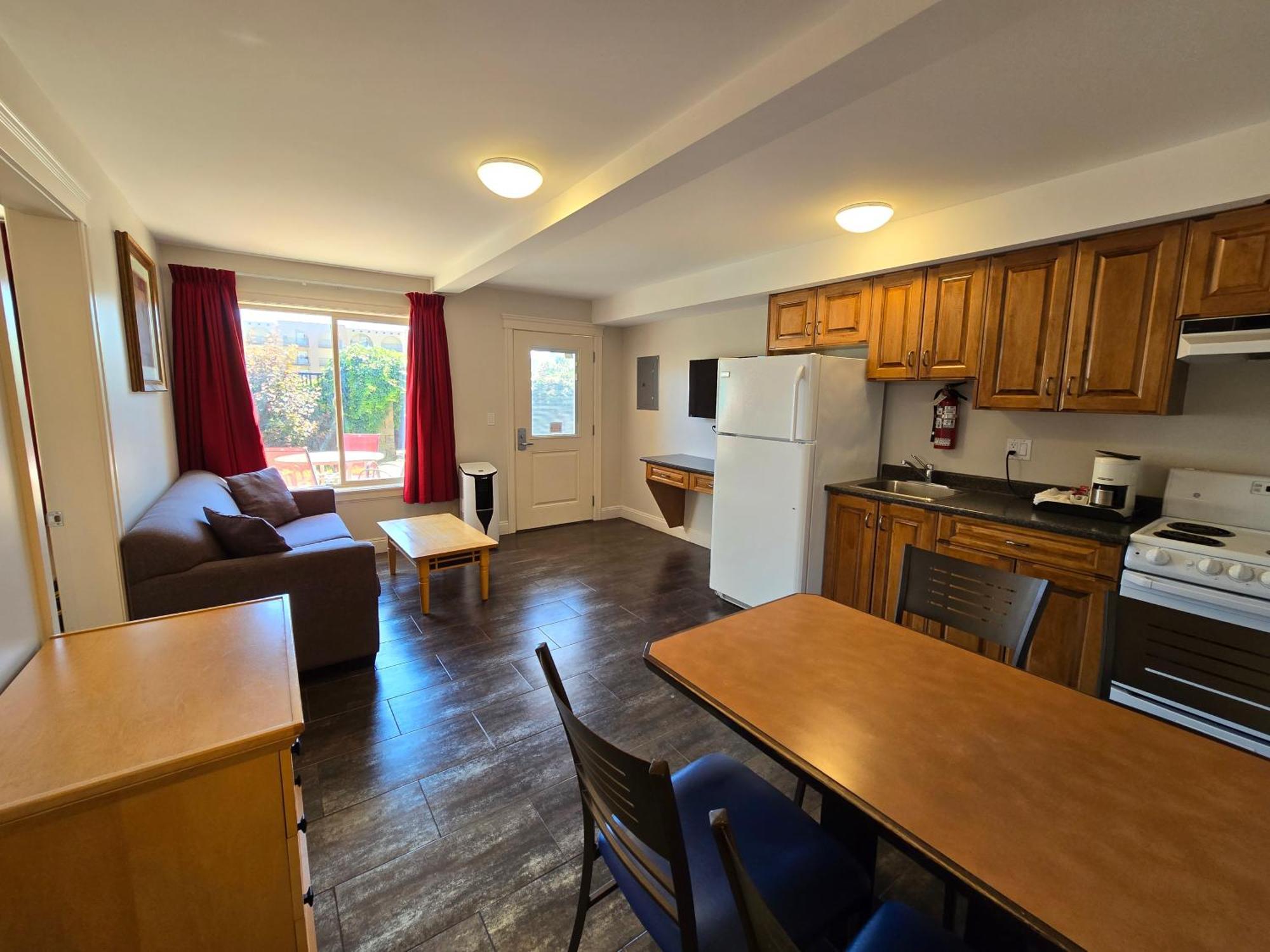 Sahara Courtyard Inn & Suites 오소유스 외부 사진