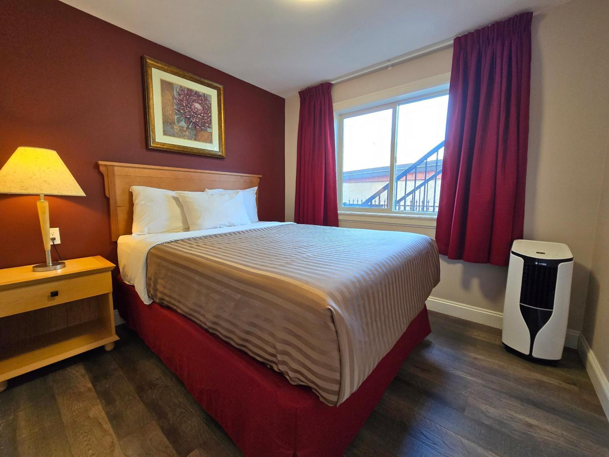 Sahara Courtyard Inn & Suites 오소유스 외부 사진